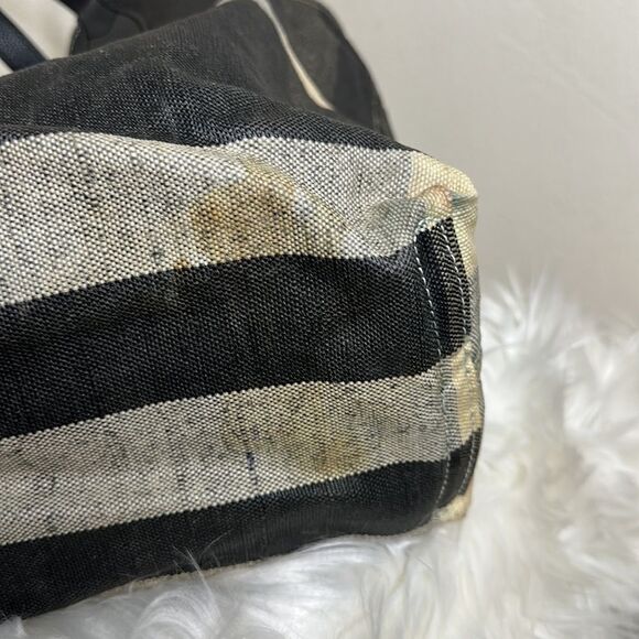 💯 Authentic Burberry Doodle Tote🍀 - Picture 8 of 16